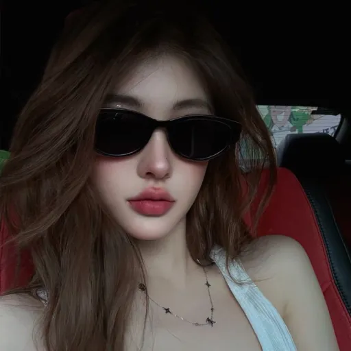 creator Azriel Kylie Vera's avatar