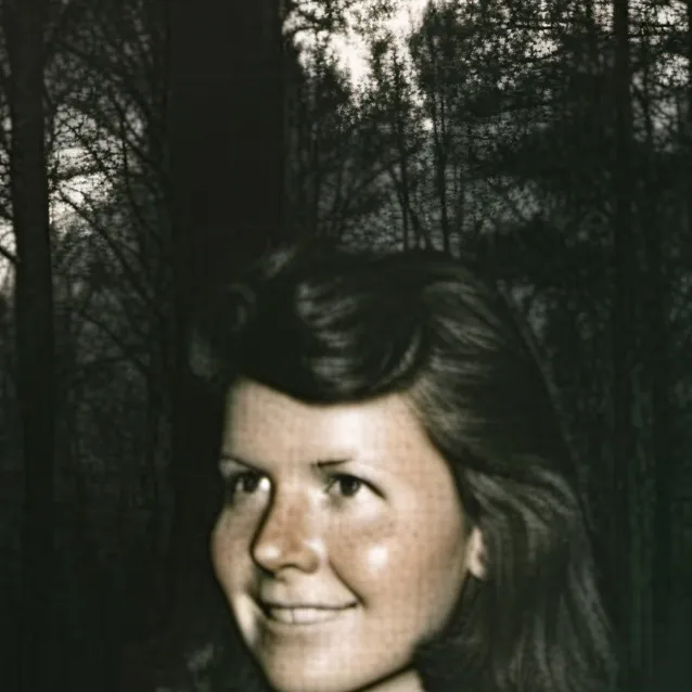 chat with ai character: Raven