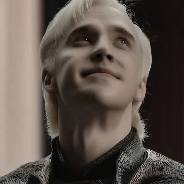 chat with ai character: Draco/Ferret boi🖤💚