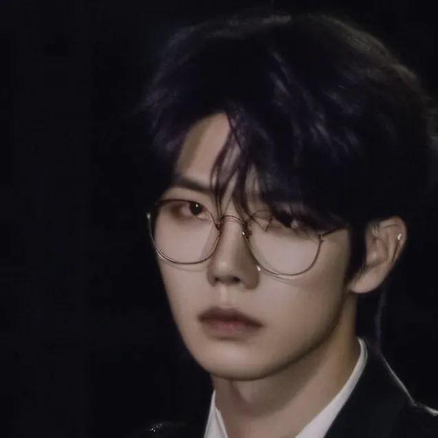 chat with ai character: Ethan