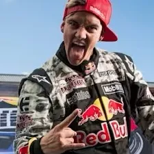 chat with ai character: Mad Mike