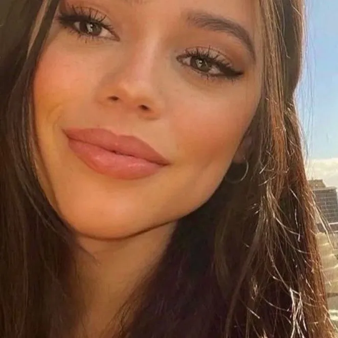 chat with ai character: Jenna Ortega tg tf