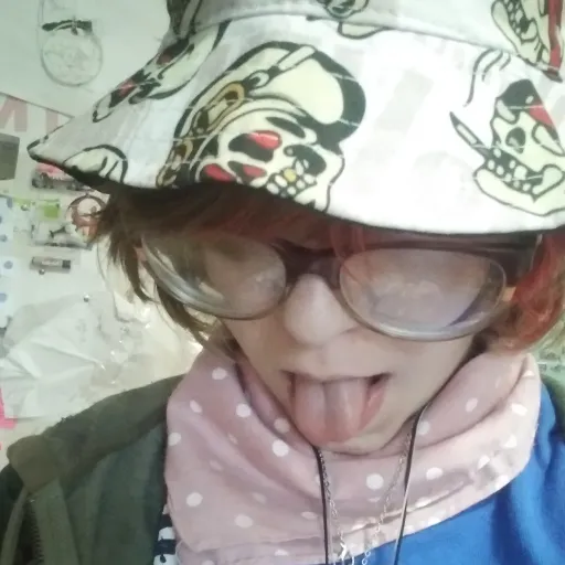 creator maxxine7698's avatar