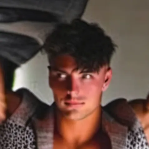 chat with ai character: Daniel