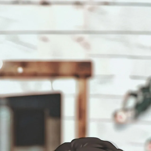 chat with ai character: Mia