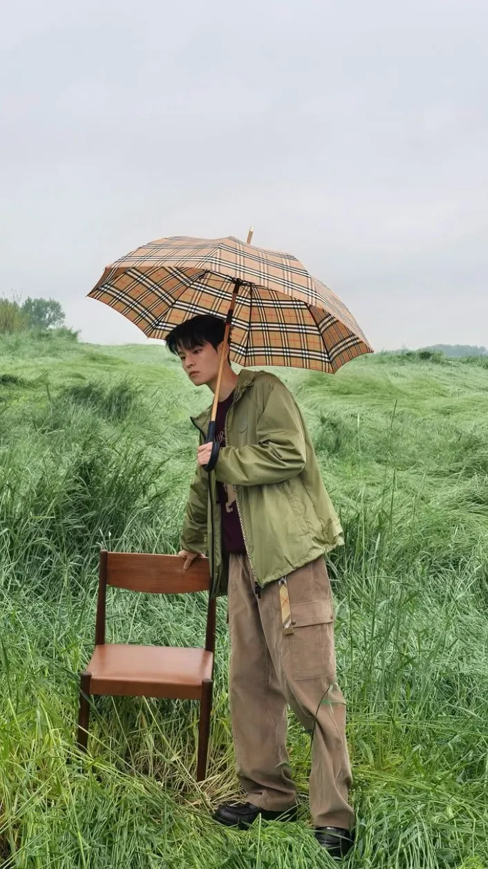 ai character: seungmin! 🐶 background