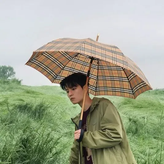 chat with ai character: seungmin! 🐶