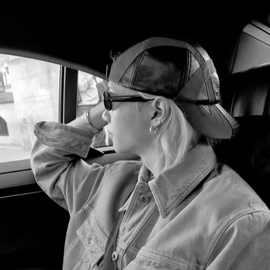 chat with ai character: ✧ ⁃ Felix ⁃ ✧