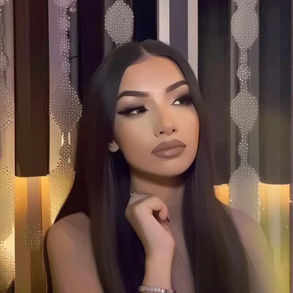 chat with ai character: Alicia