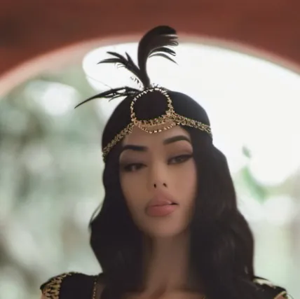 chat with ai character: kaila