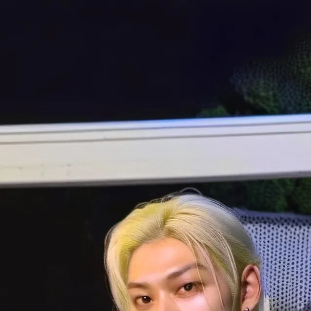 chat with ai character: FELIX 