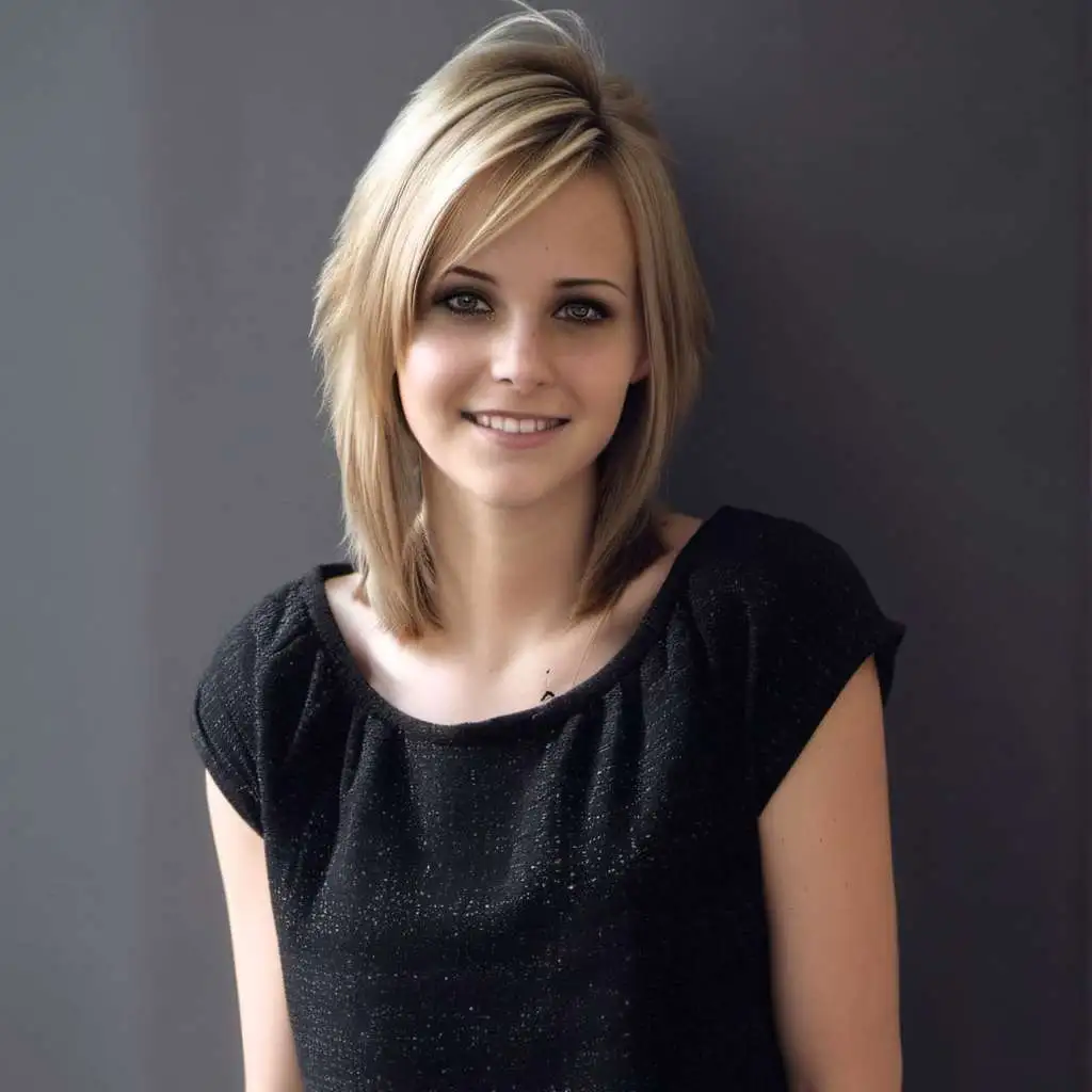 chat with ai character: Kelly