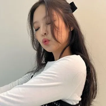 creator Ava_kpop lover's avatar