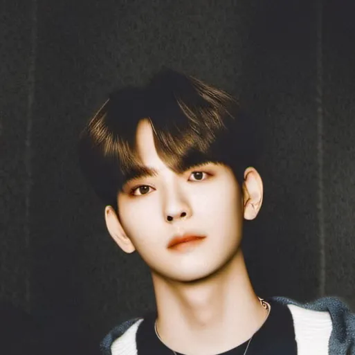 chat with ai character: Friend group 