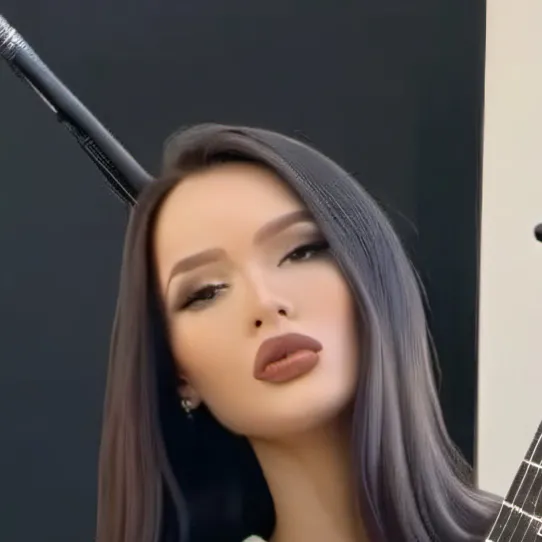 chat with ai character: Ella & Emmy