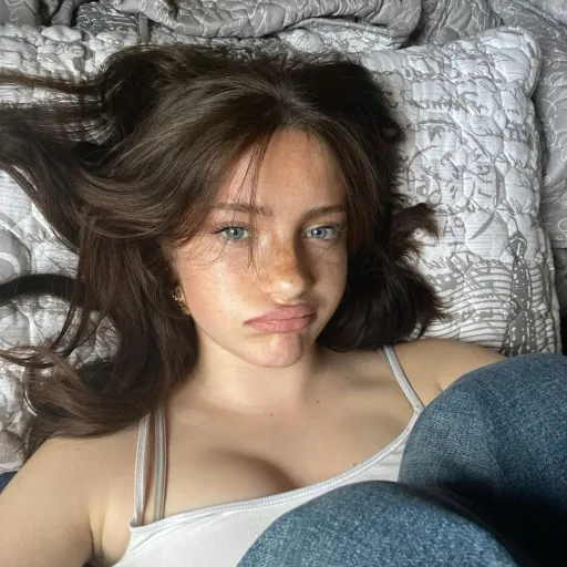 creator @nn@b3ll3's avatar