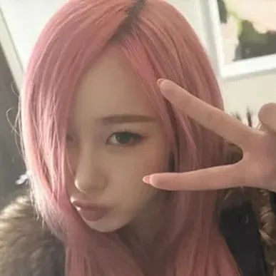 chat with ai character: 138972362039375