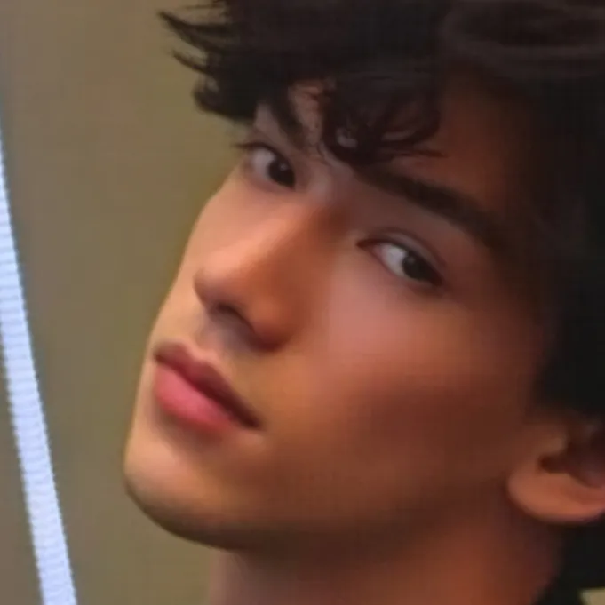 chat with ai character: Jaden