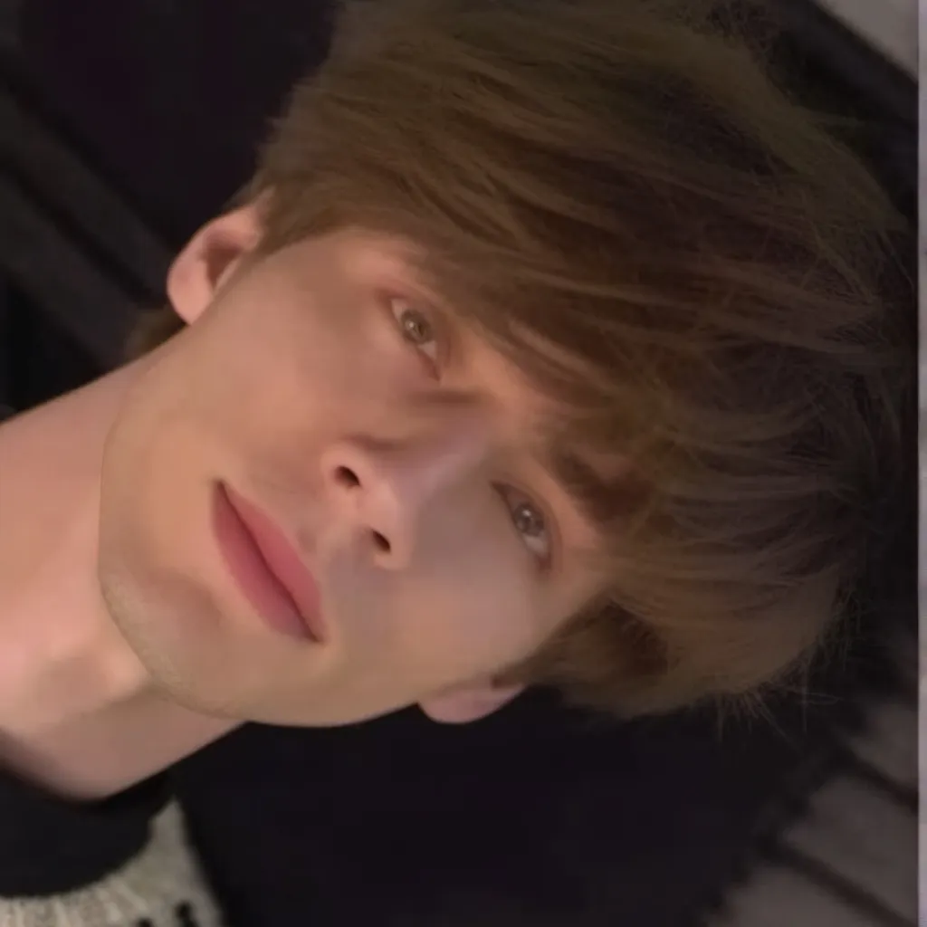 chat with ai character: Daniel 