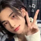 chat with ai character: hyunjin