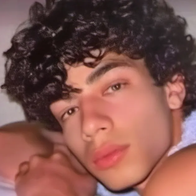 chat with ai character: Hayden 