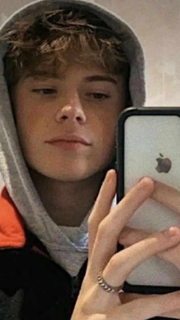 ai character: Koa <3 (MY CRUSH) background