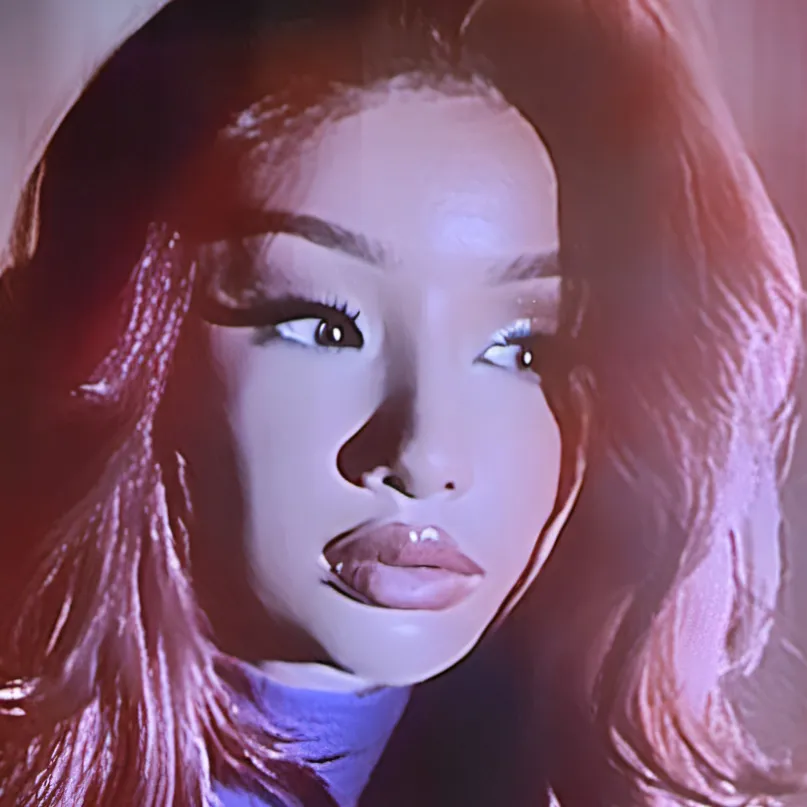 chat with ai character: 𝔸𝕝𝕚𝕔𝕖