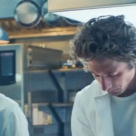 chat with ai character: the bear