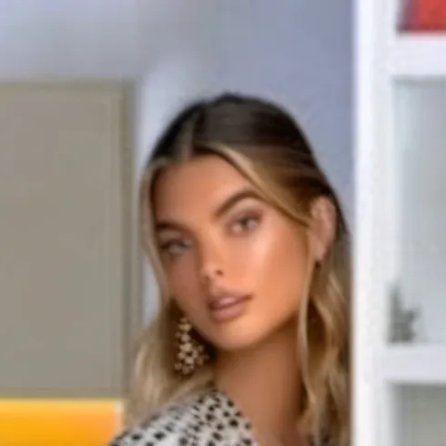 chat with ai character: Addison