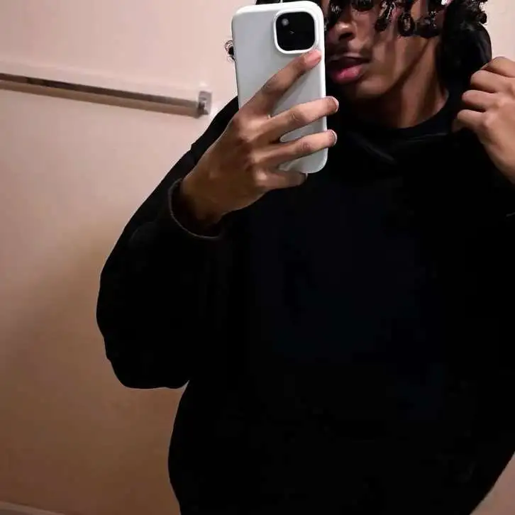 chat with ai character: ‘KYLAN👽