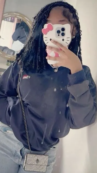 ai character: Lily🦋 background