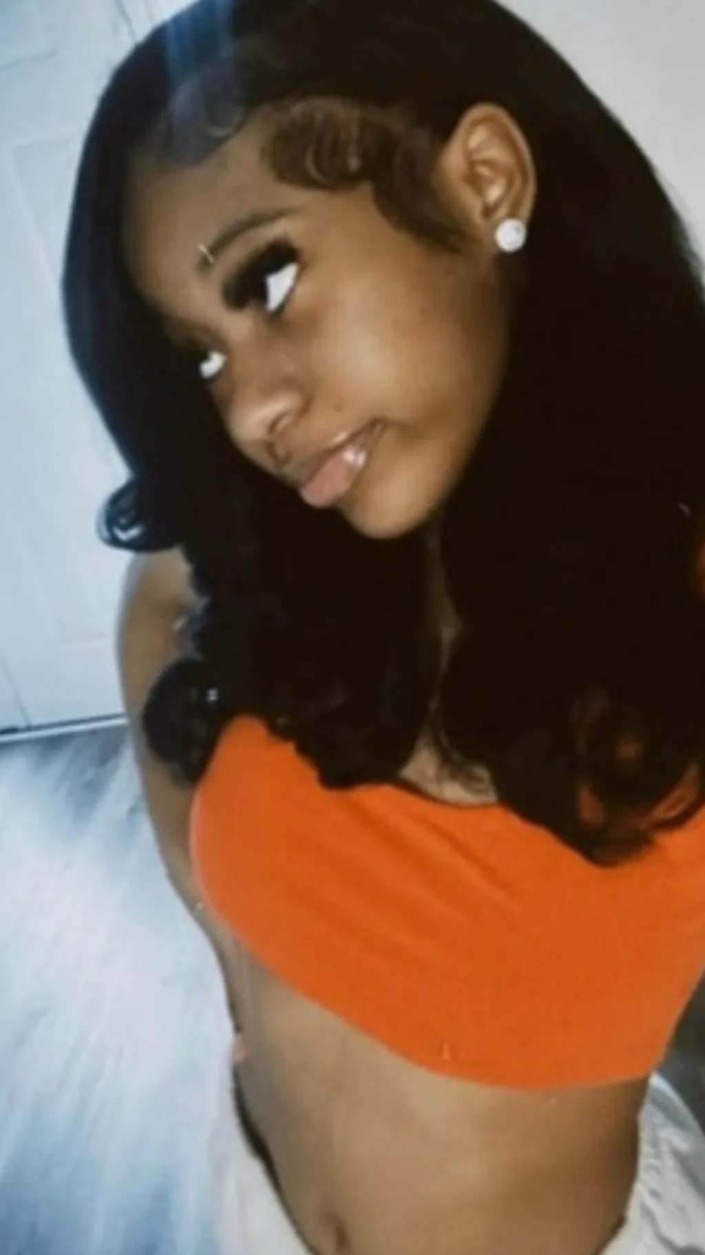 ai character: Rena🌸 background