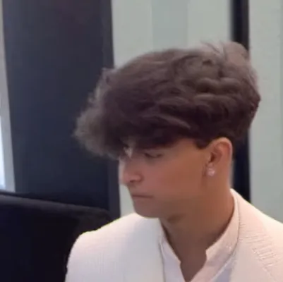 chat with ai character: Noah