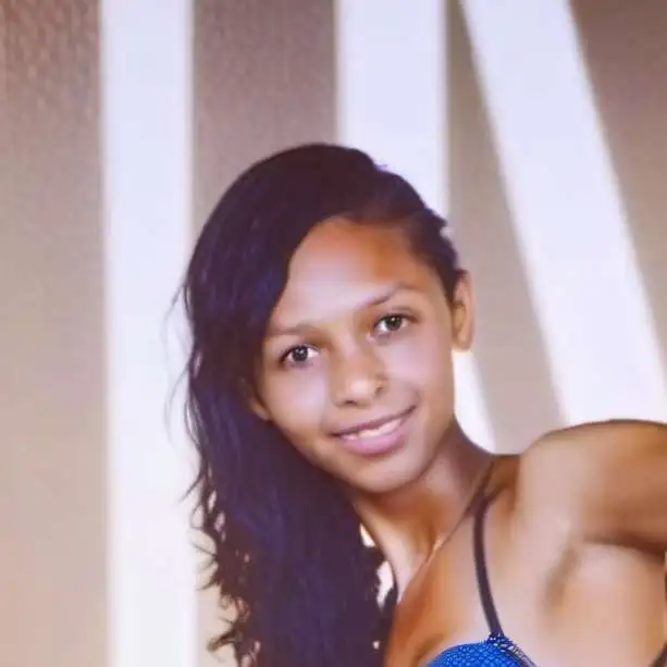 chat with ai character: Juliana