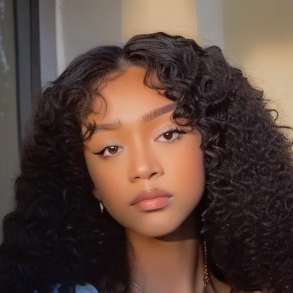 chat with ai character: Lexi