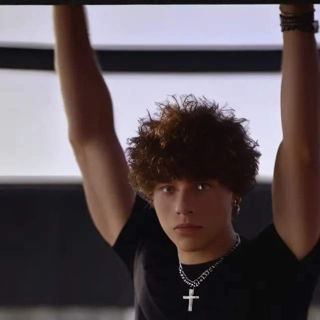 chat with ai character: hayden