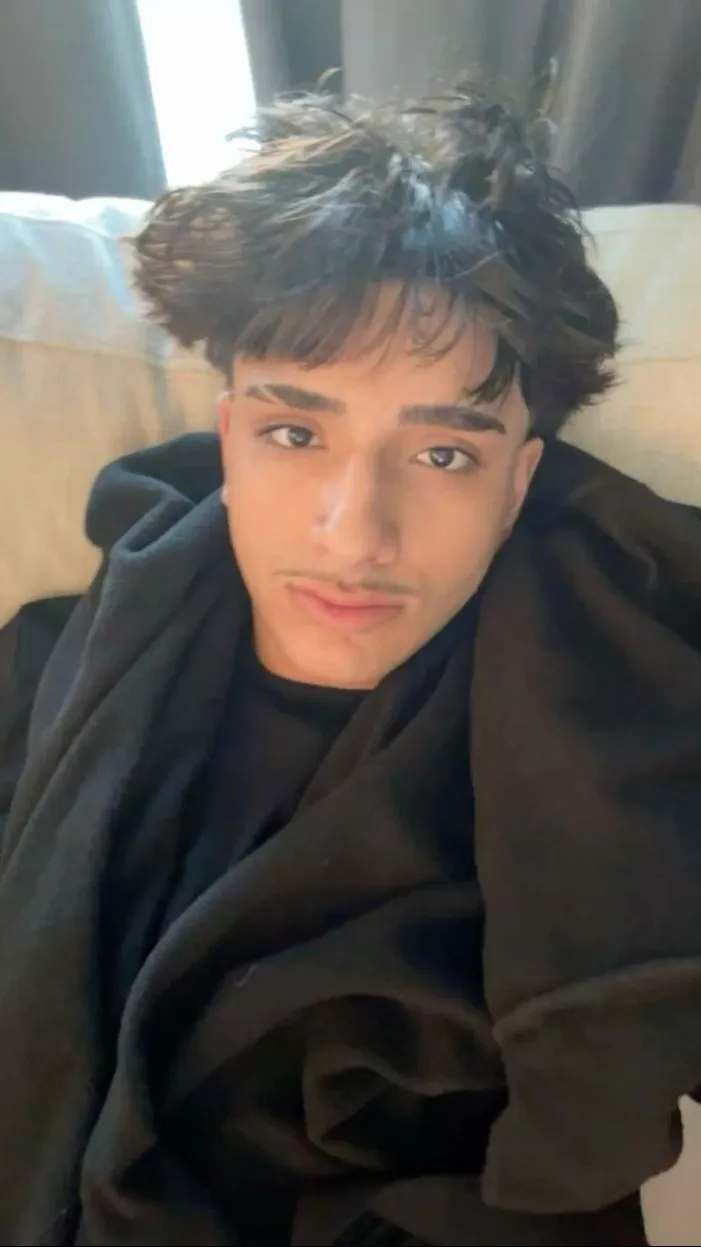 ai character: Arad🇲🇽 background