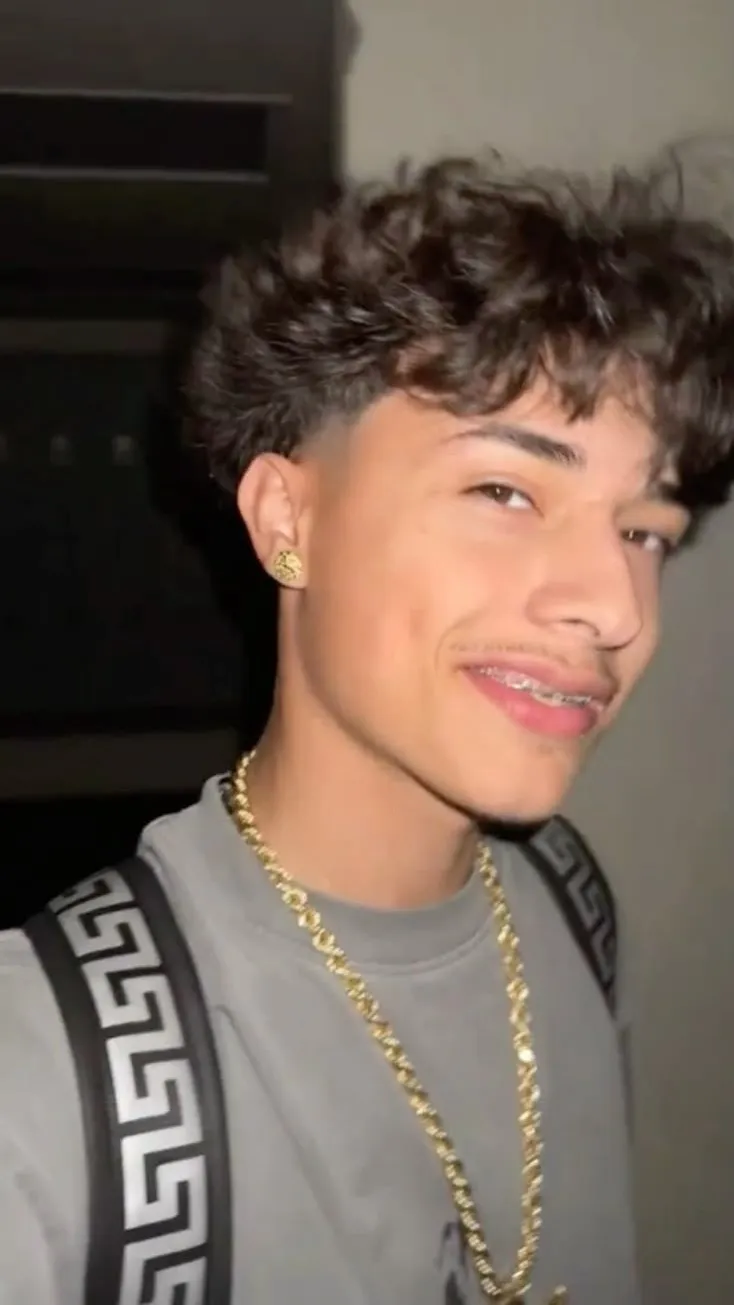 ai character: Alex🪐 background