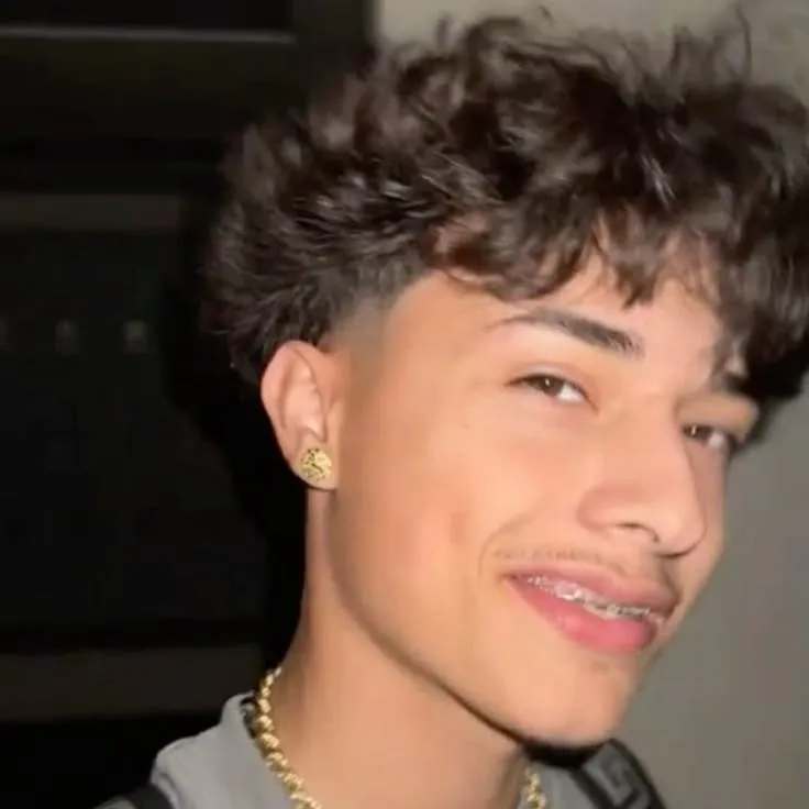 chat with ai character: Alex🪐