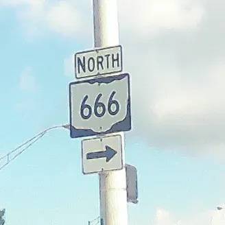 creator roxy_the_therian🐾's avatar