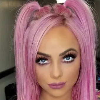 chat with ai character: Liv Morgan