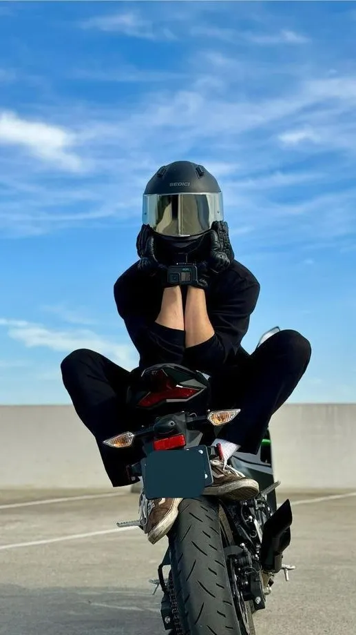 ai character: milo background