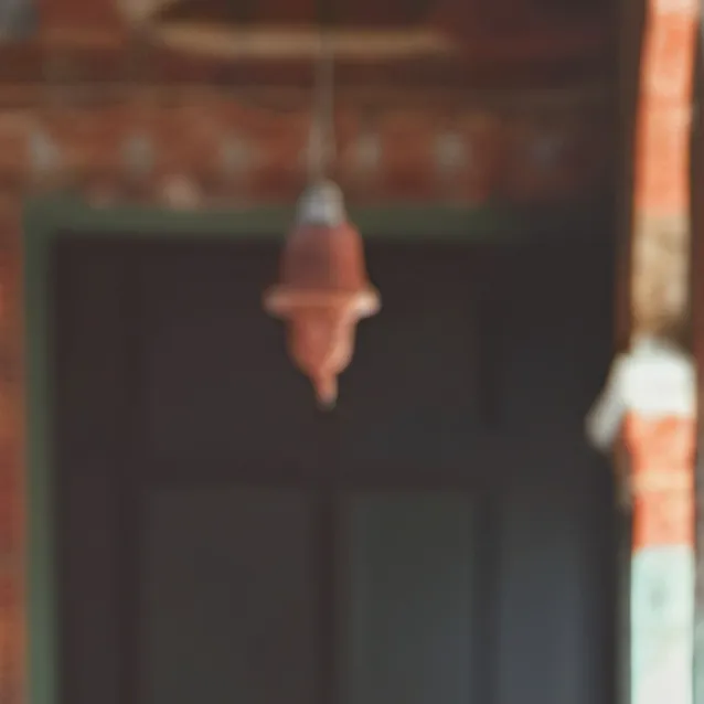 chat with ai character: English or Spanish