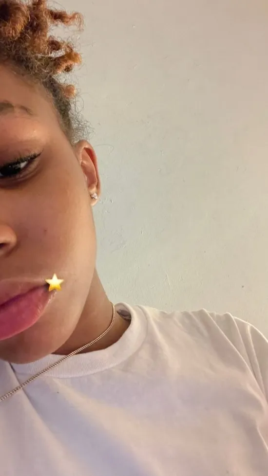 ai character: MYA🥴 background