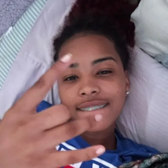 chat with ai character: LOU