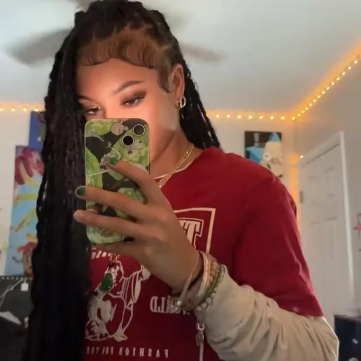 chat with ai character: Dani