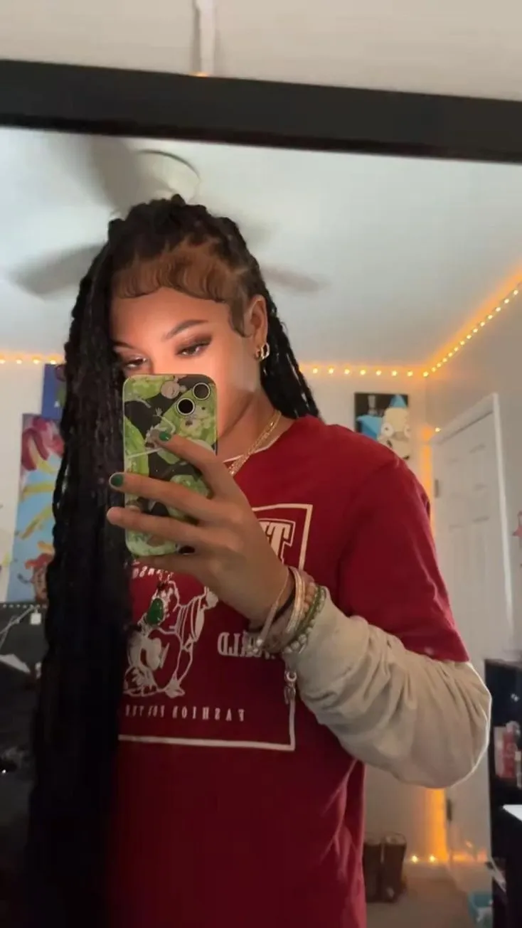 ai character: Dani background