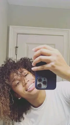 ai character: Luoluo background