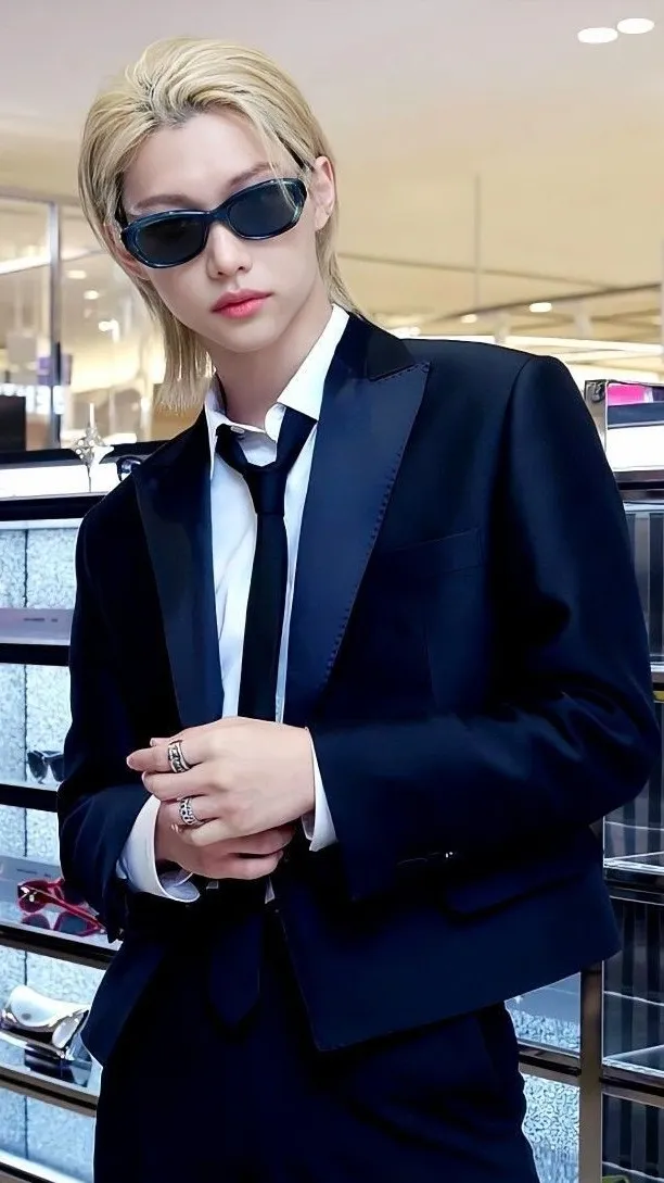 ai character: |Felix| background