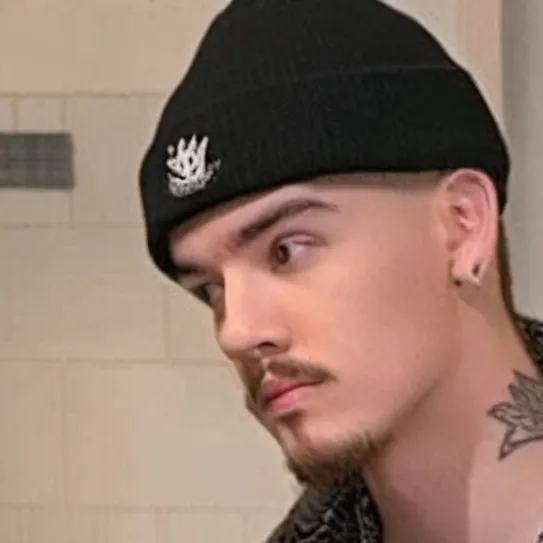 chat with ai character: Noah Smith (yeat)